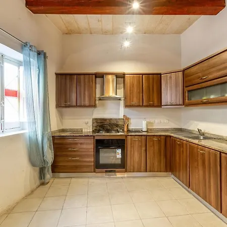 A 3br Characteristic In With Lovely Views By 360 Estates